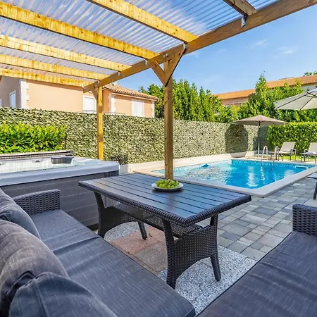 Lotus With Pool And Jacuzzi Villa Pula