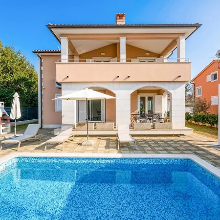 Lotus With Pool And Jacuzzi Villa
