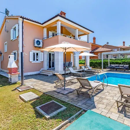Villa Lotus With Pool And Jacuzzi