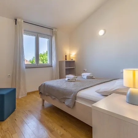 Lotus With Pool And Jacuzzi Villa Pula