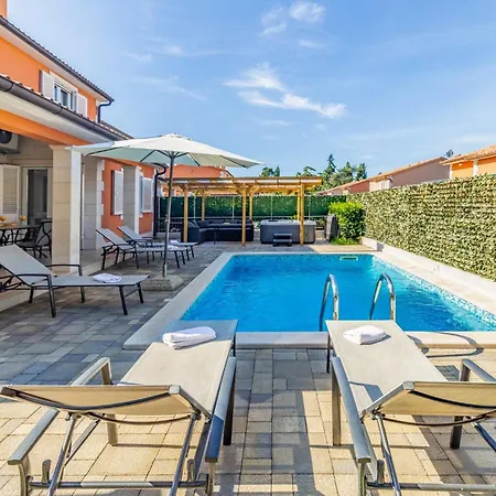 Lotus With Pool And Jacuzzi Villa *