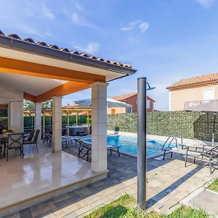 Villa Lotus With Pool And Jacuzzi