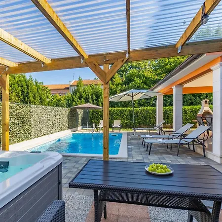 Villa Lotus With Pool And Jacuzzi *