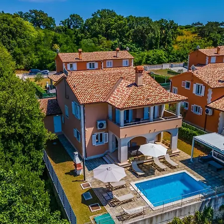 Lotus With Pool And Jacuzzi Villa *