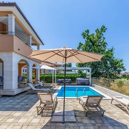 Villa Lotus With Pool And Jacuzzi *