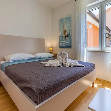 Villa Lotus With Pool And Jacuzzi Pula