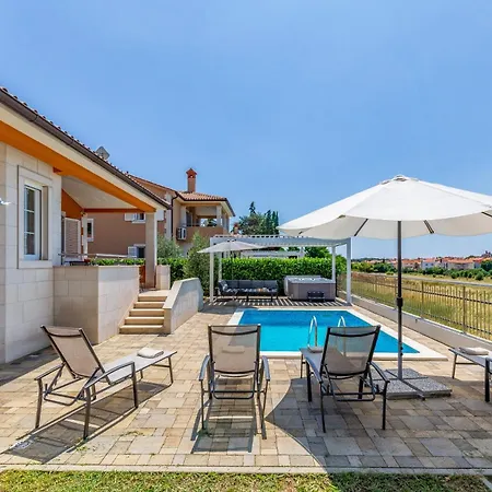 Villa Lotus With Pool And Jacuzzi