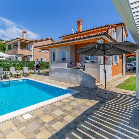 Lotus With Pool And Jacuzzi Villa Pula