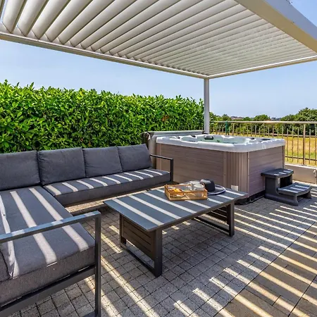 Lotus With Pool And Jacuzzi Villa Pula